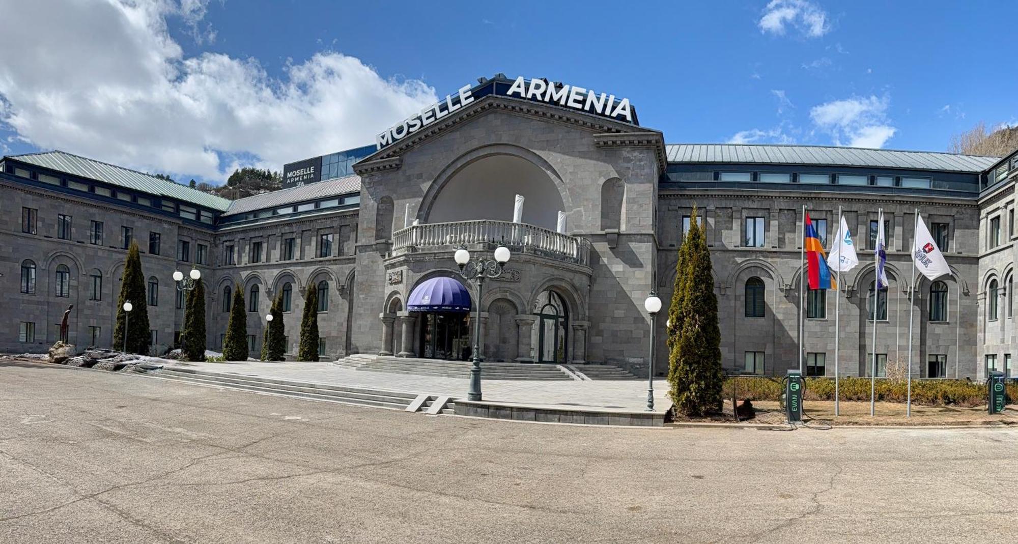 Armenia Hotel Джермук Экстерьер фото